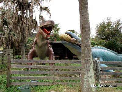 香椎造園の恐竜たち