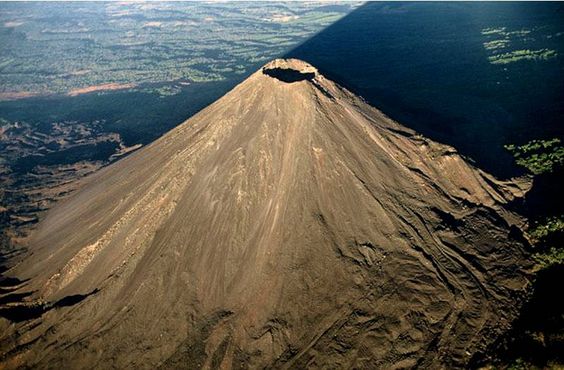 イサルコ火山