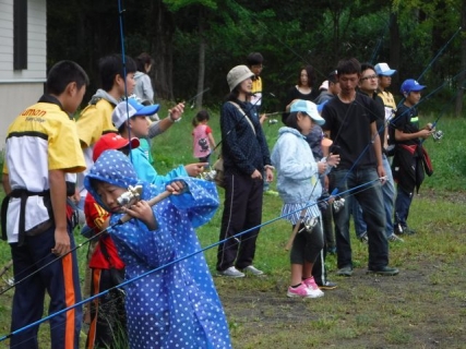 20160919-24-子供釣り教室河口湖キャスティング練習3.JPG