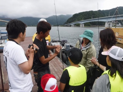 20160919-27-子供釣り教室河口湖実釣2.JPG
