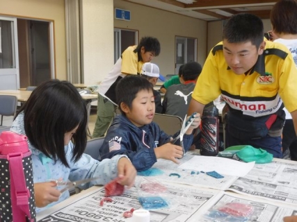 20160919-39-子供釣り教室ポークルアー作り2.JPG