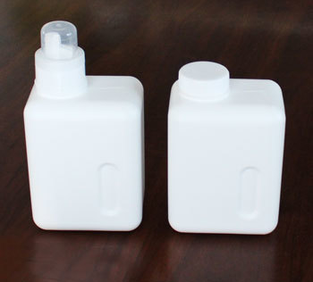 白い液体洗剤ボトル